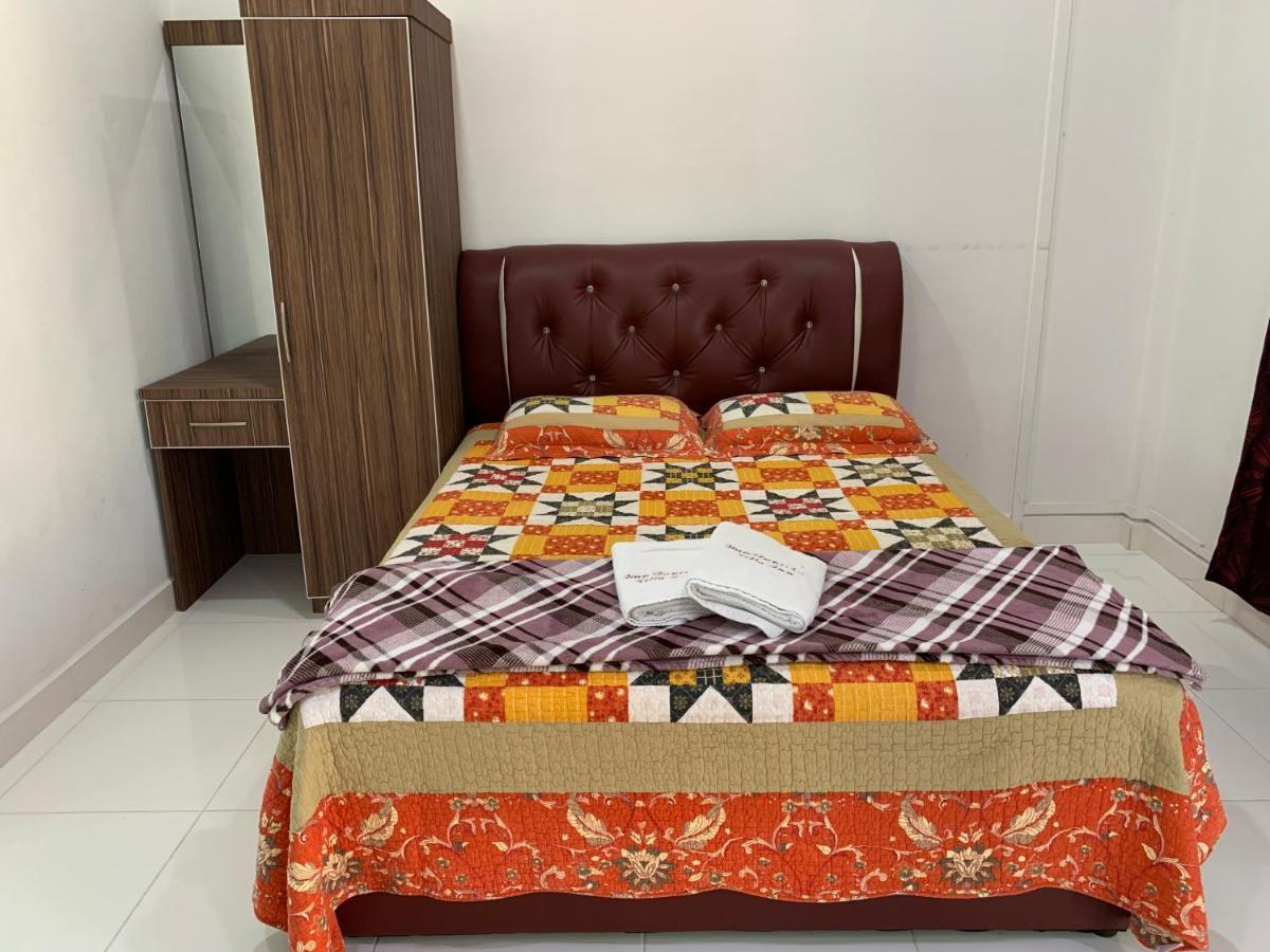 Wan Danisha Villa Inn Кота-Бару Экстерьер фото