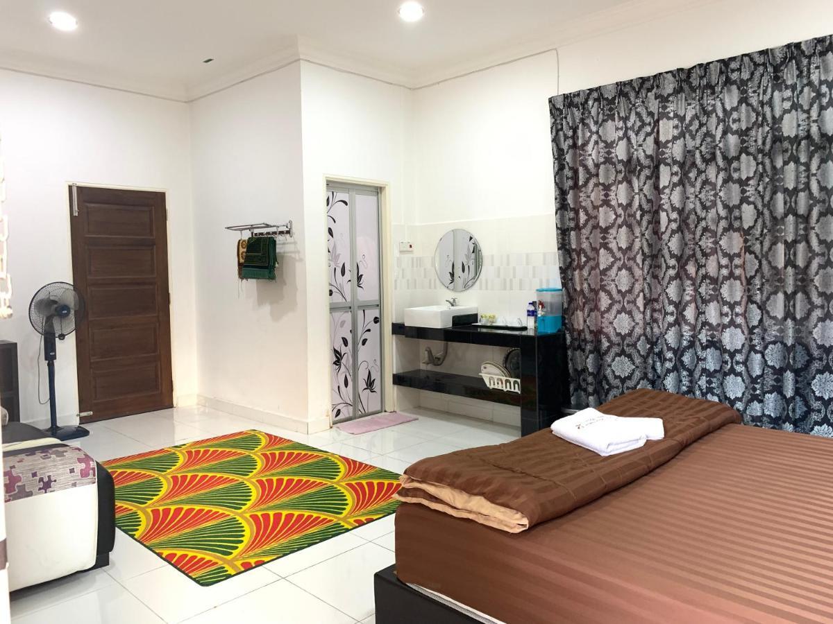 Wan Danisha Villa Inn Кота-Бару Экстерьер фото