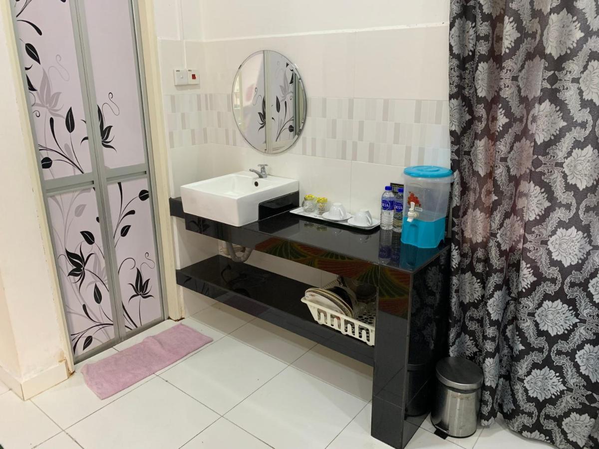 Wan Danisha Villa Inn Кота-Бару Экстерьер фото