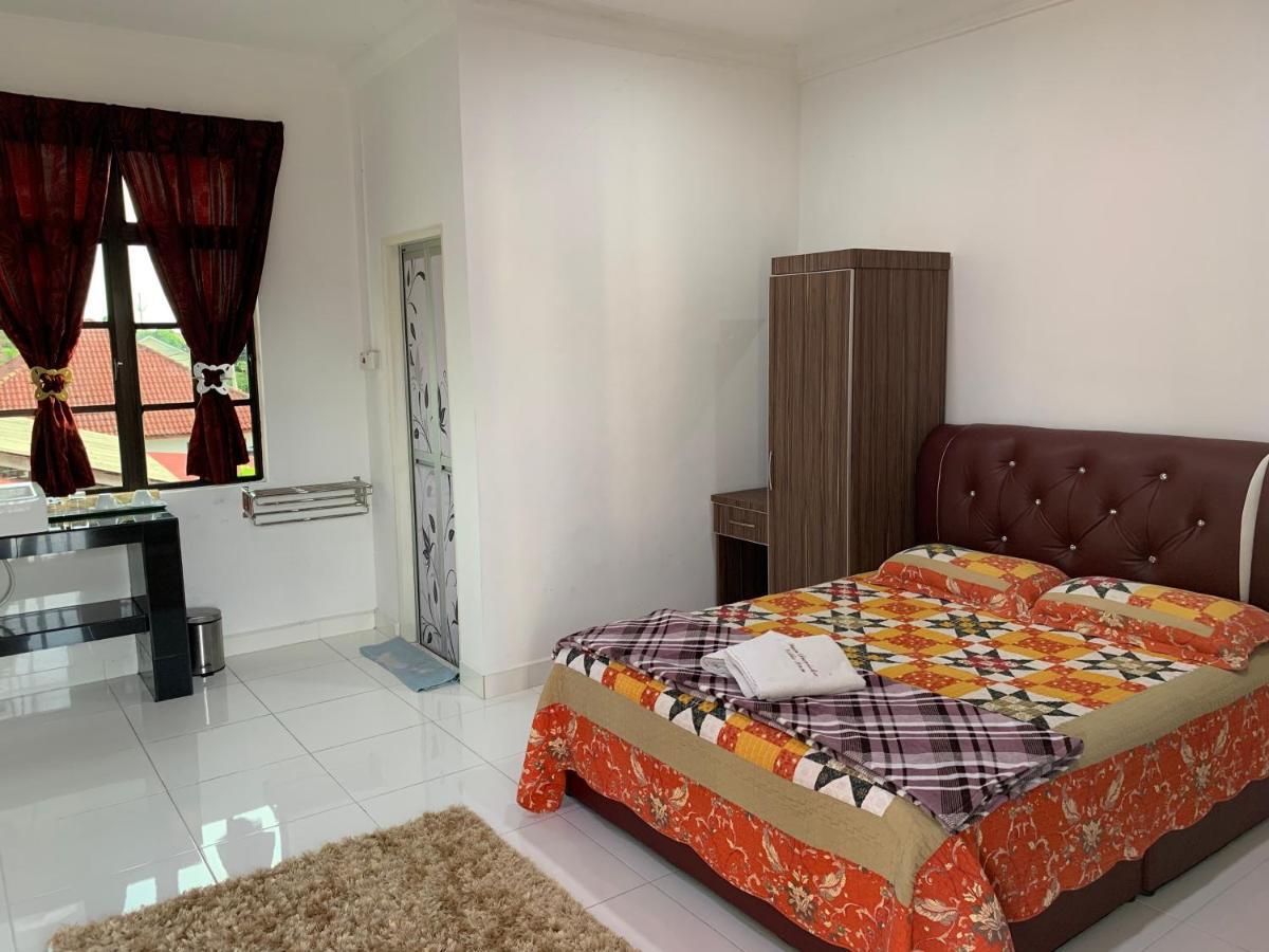 Wan Danisha Villa Inn Кота-Бару Экстерьер фото